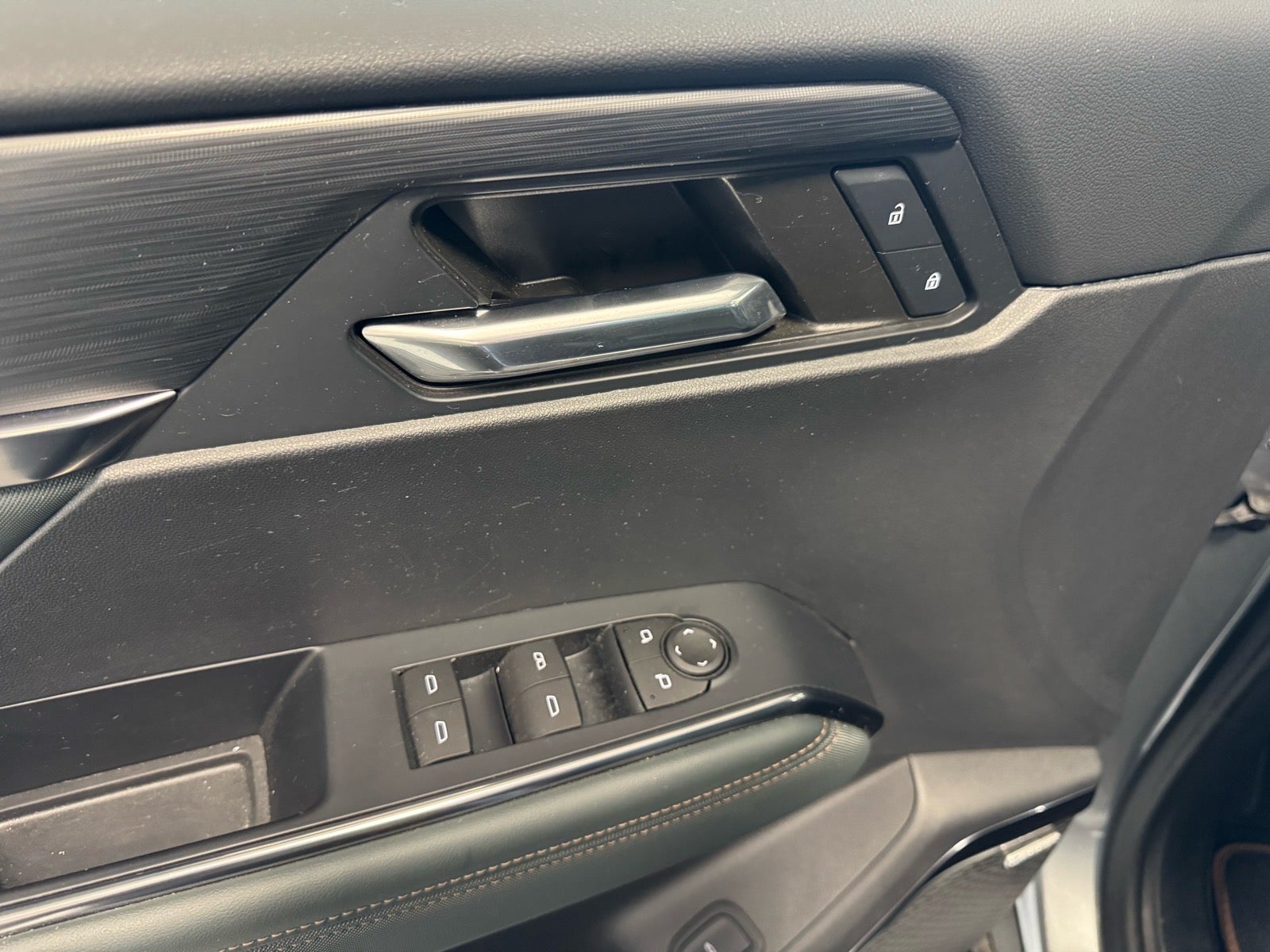 2024 GMC Acadia AT4