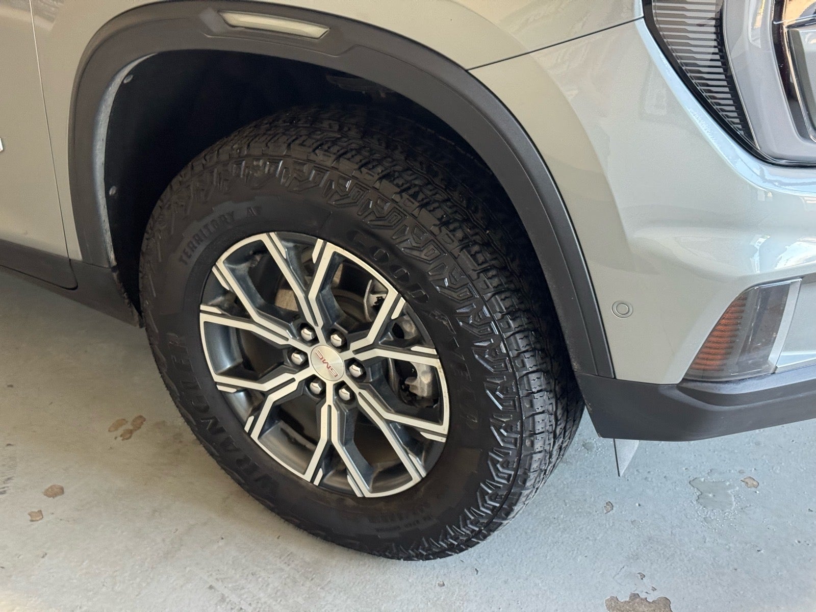 2024 GMC Acadia AT4