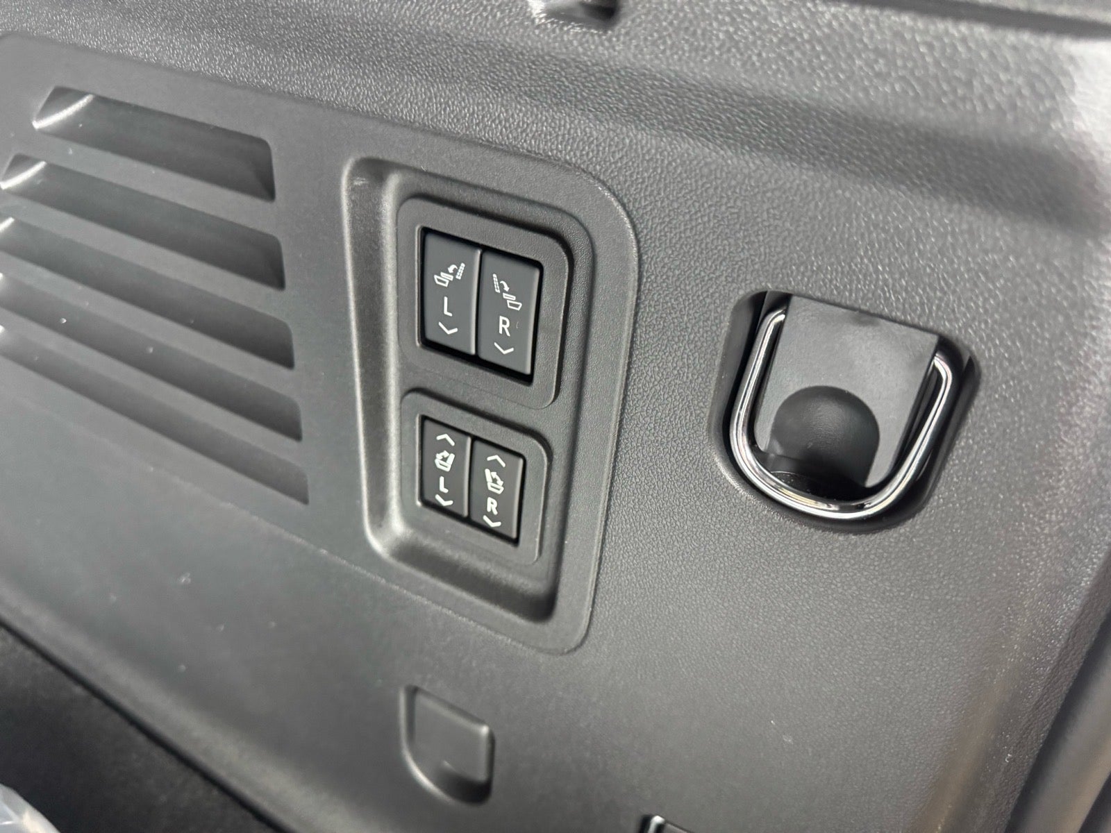 2026 GMC Acadia Denali Ultimate - Photo 10