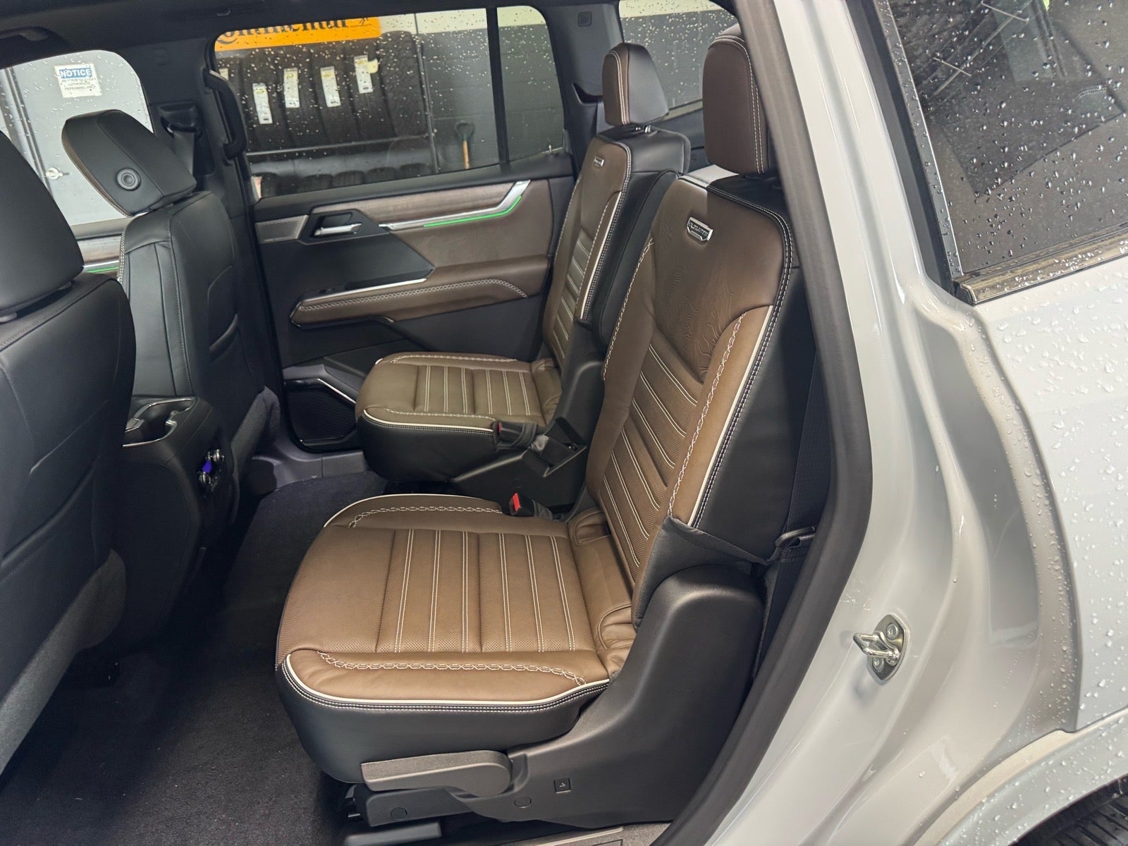 2026 GMC Acadia Denali Ultimate - Photo 12