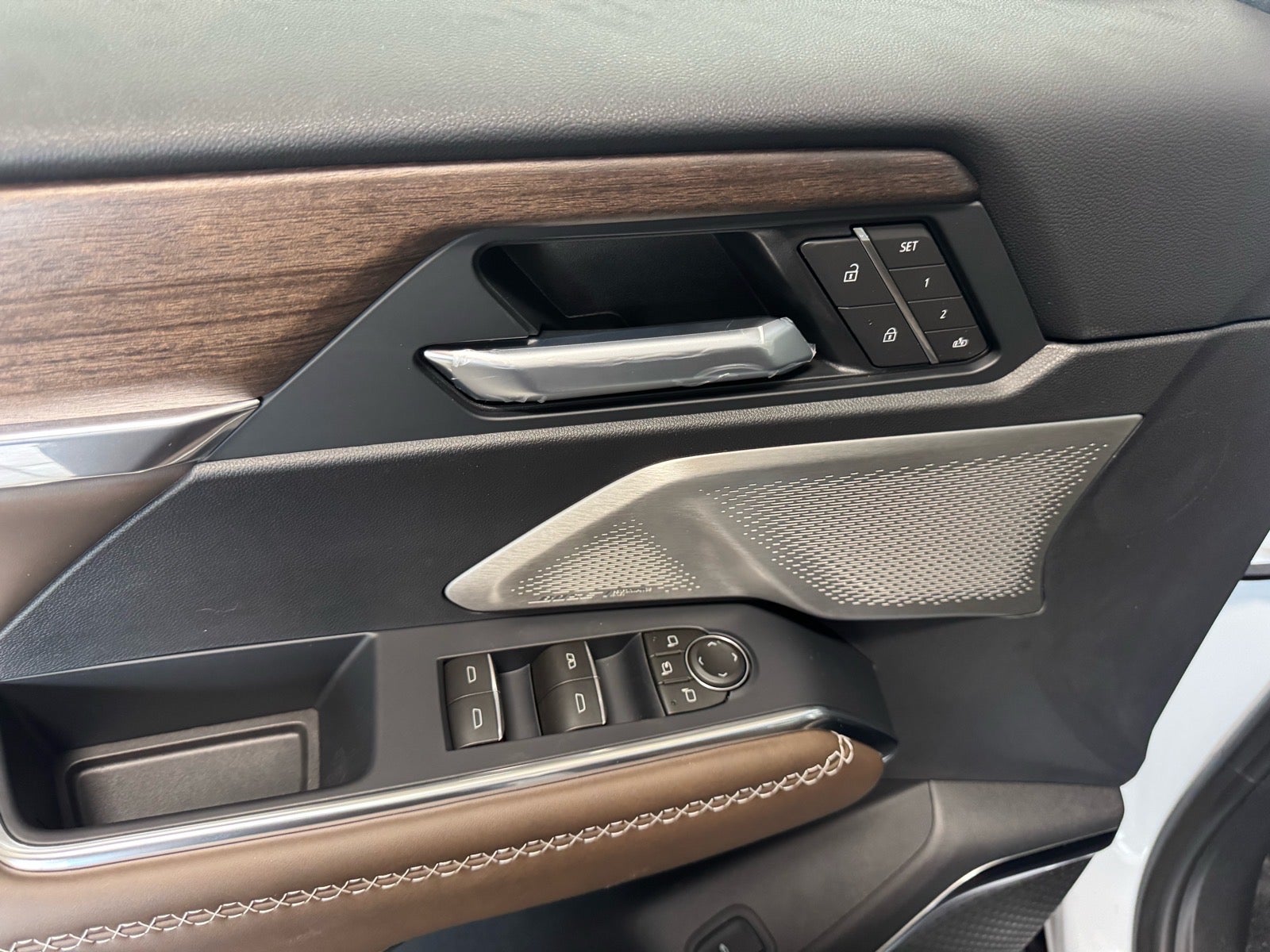 2026 GMC Acadia Denali Ultimate - Photo 17