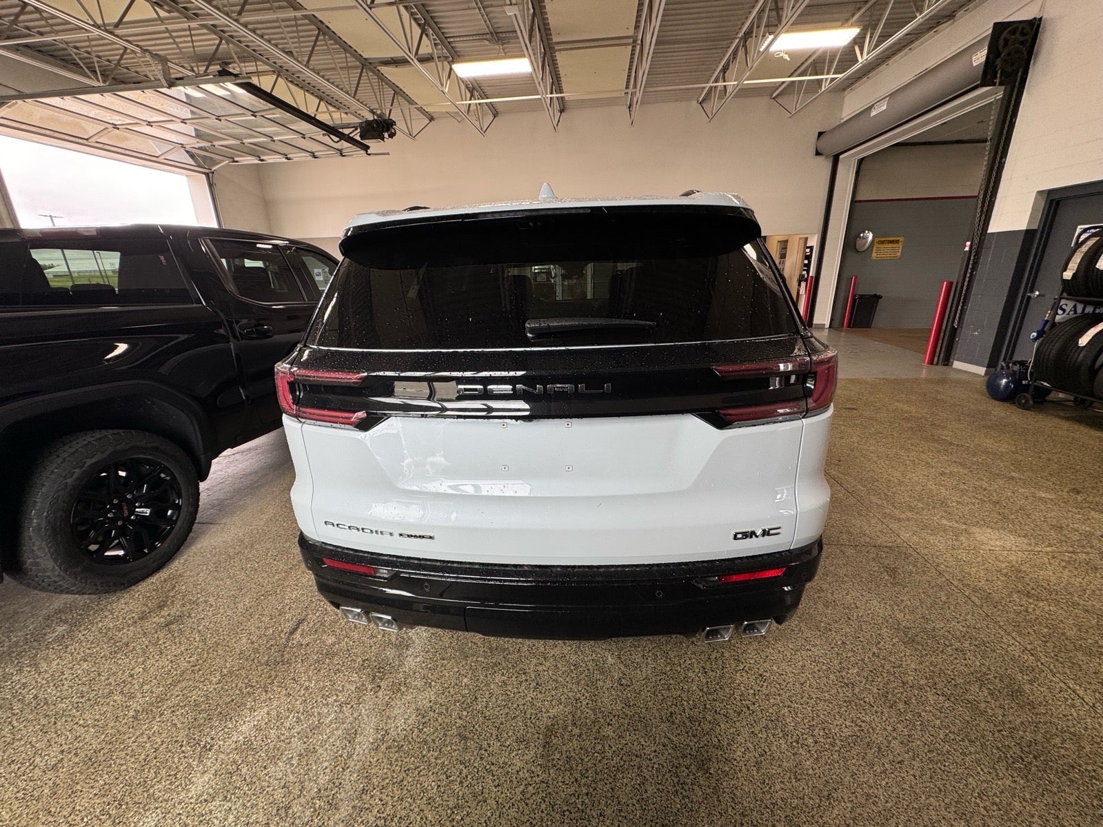 2026 GMC Acadia Denali Ultimate - Photo 6