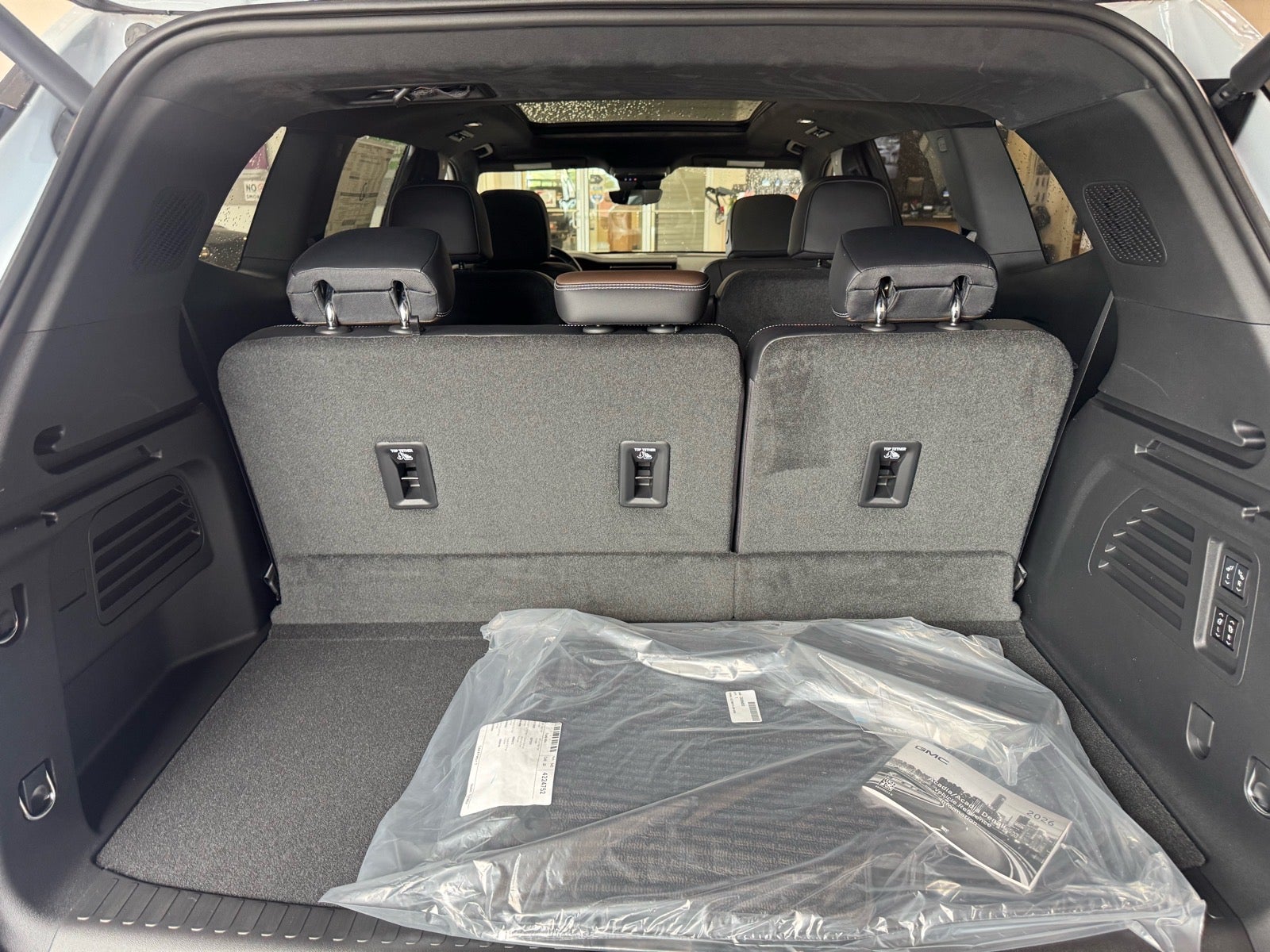 2026 GMC Acadia Denali Ultimate - Photo 8