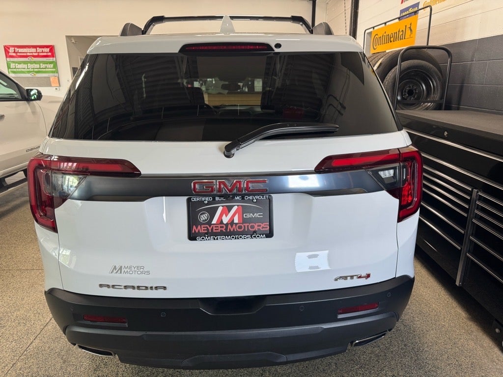 2023 GMC Acadia AT4