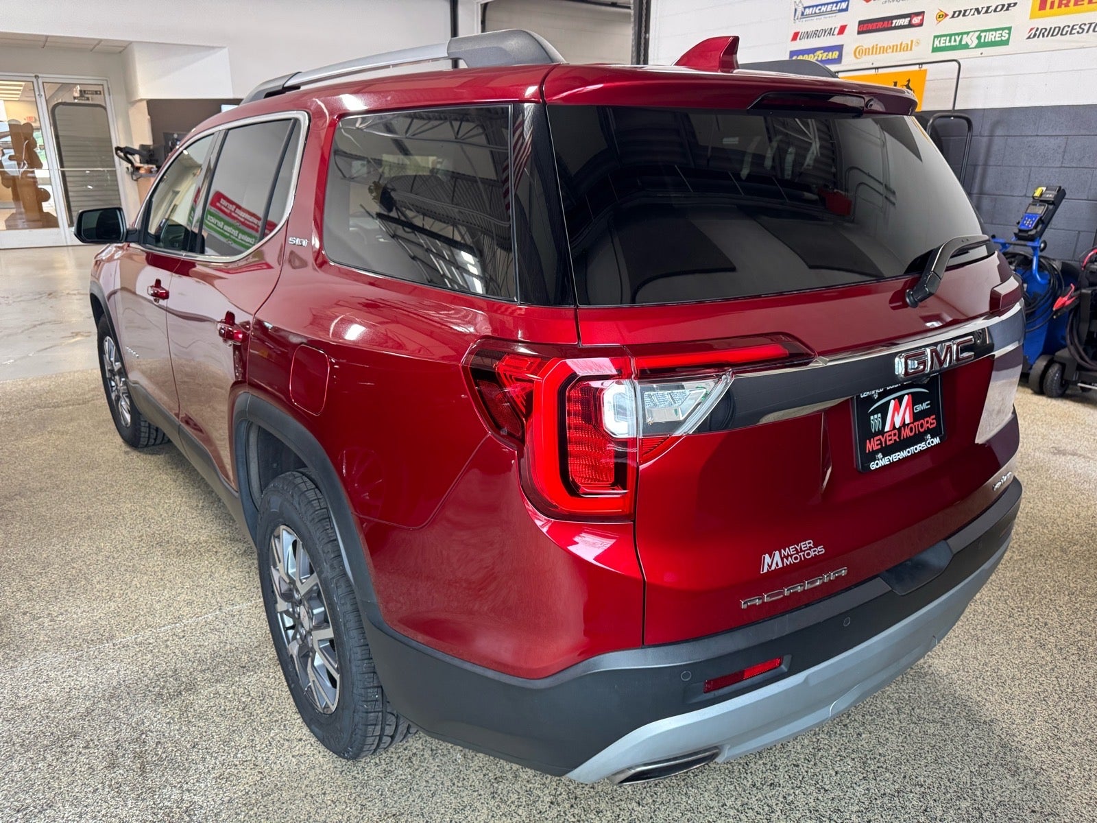 2023 GMC Acadia SLT