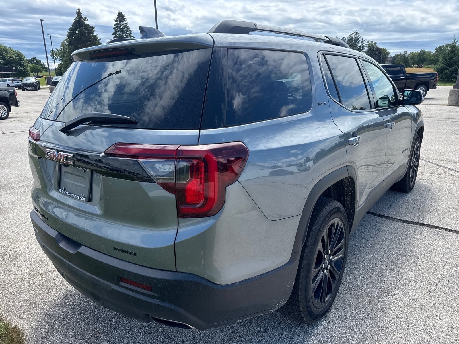 2022 GMC Acadia SLT