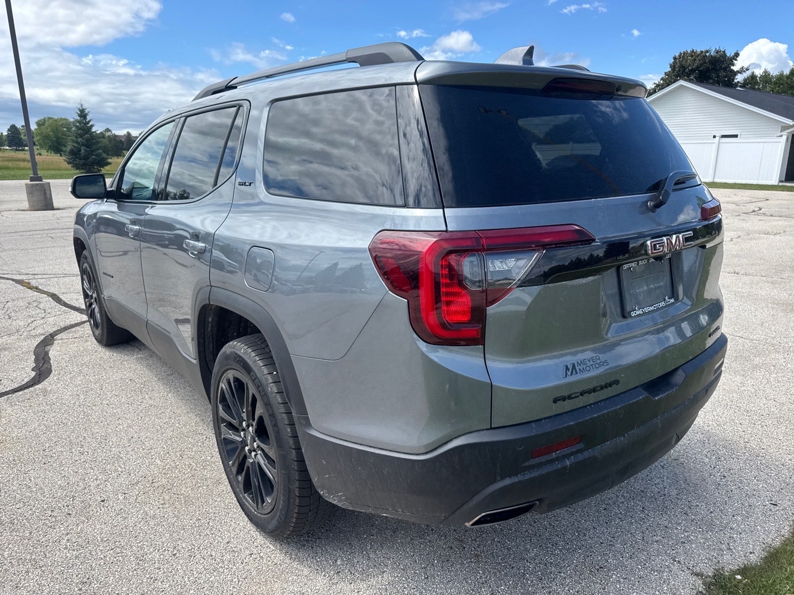 2022 GMC Acadia SLT