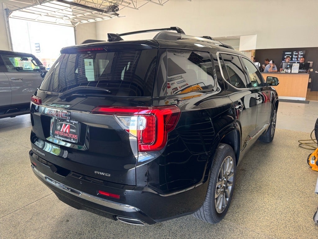 2023 GMC Acadia Denali
