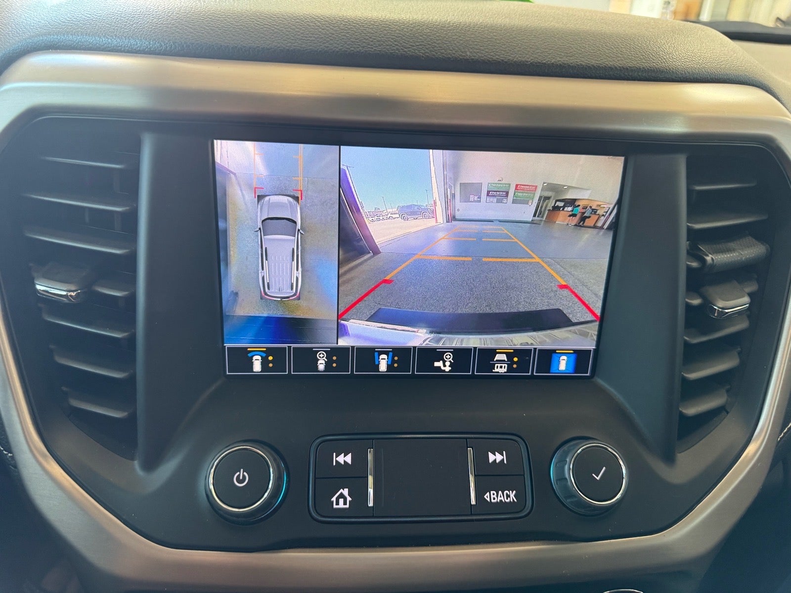 2023 GMC Acadia Denali