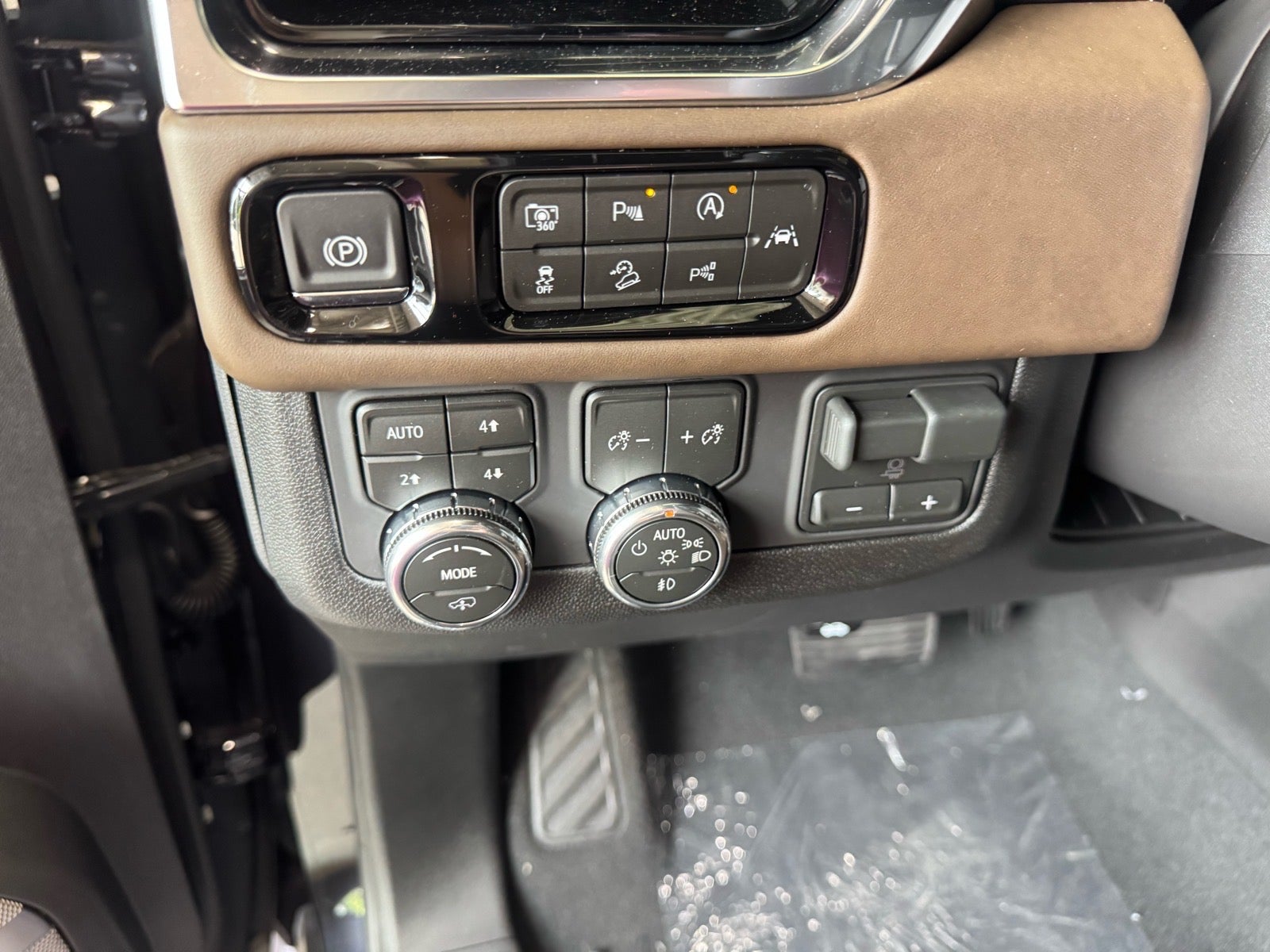 2026 GMC Yukon Denali Ultimate - Photo 20