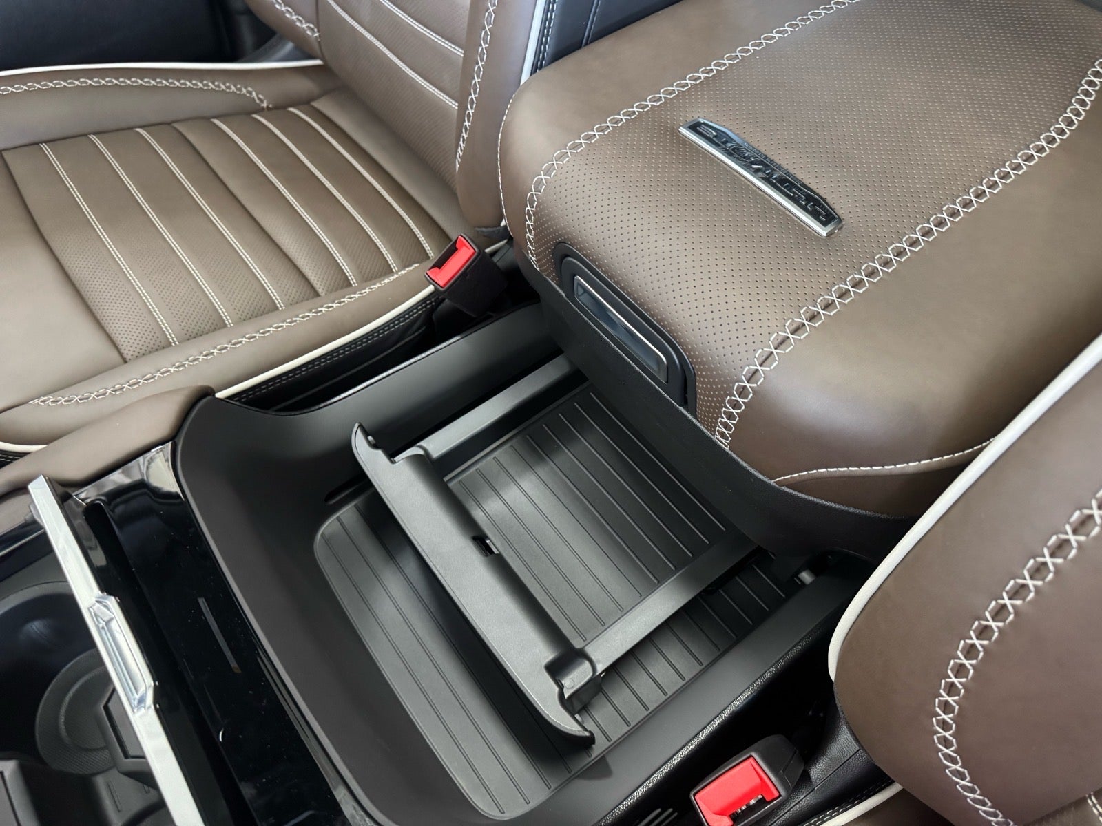 2026 GMC Yukon Denali Ultimate - Photo 32