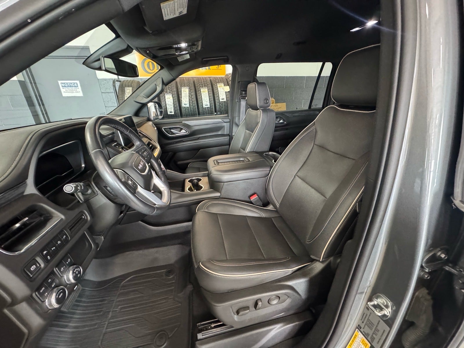 2022 GMC Yukon XL SLT