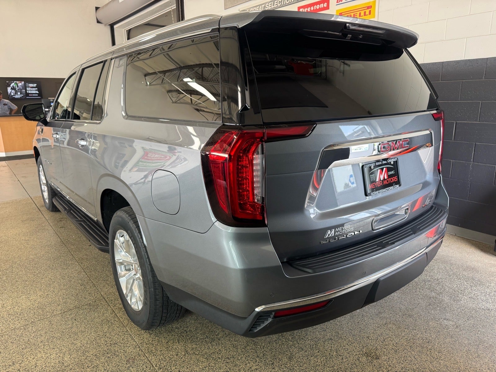2022 GMC Yukon XL SLT
