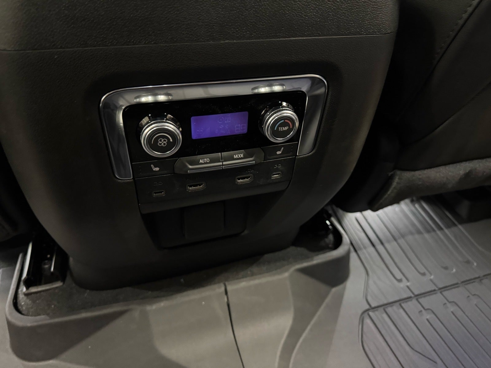 2026 GMC Yukon XL AT4 - Photo 13