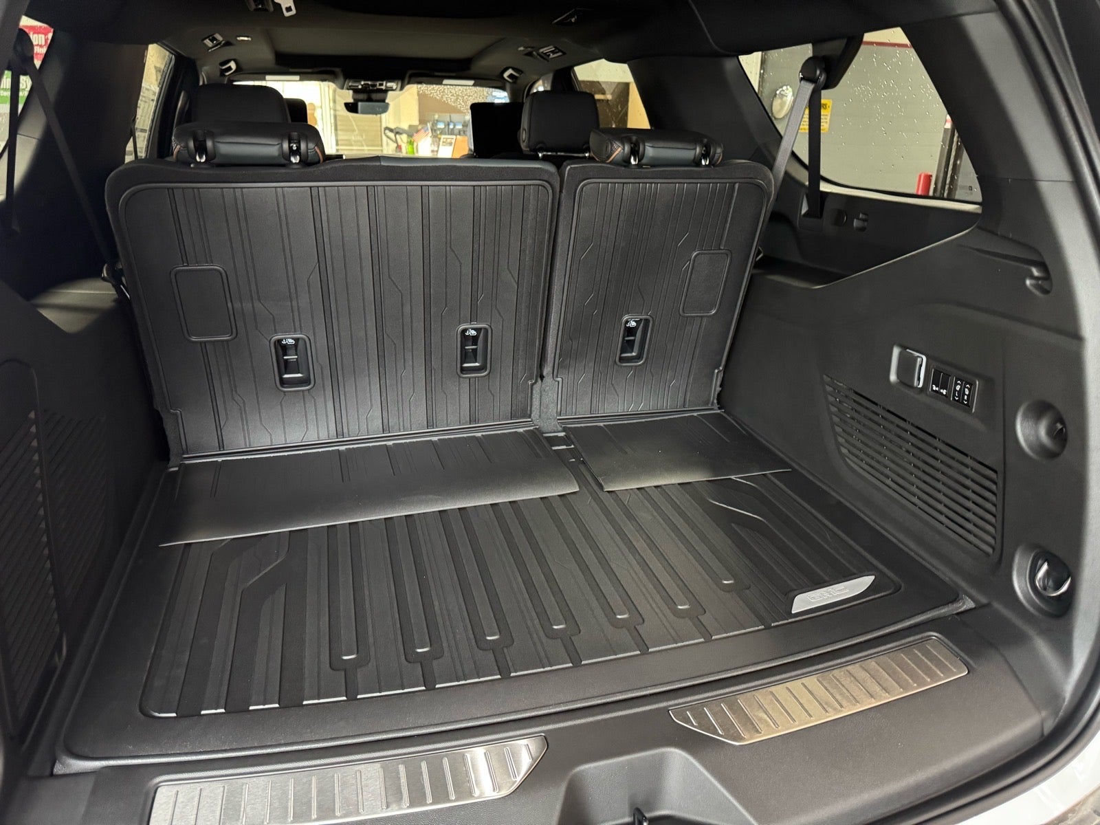 2026 GMC Yukon XL AT4 - Photo 8