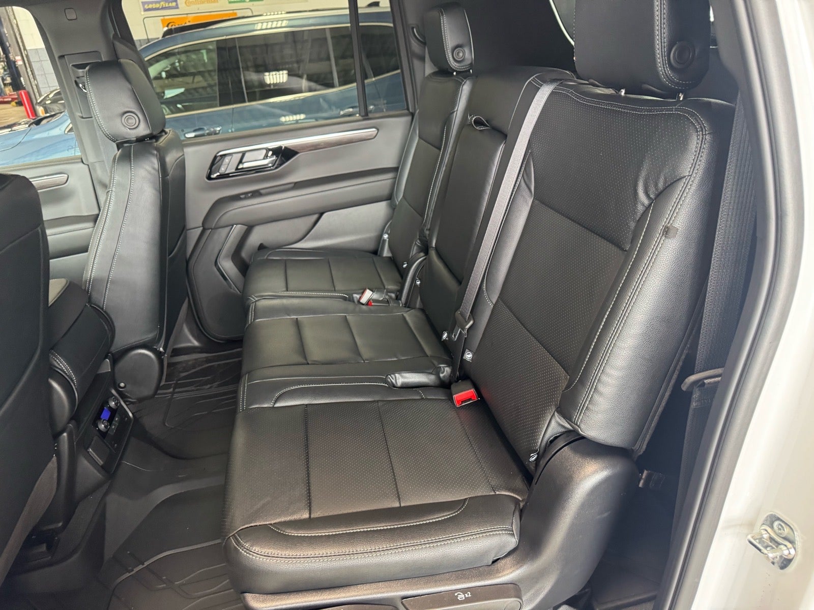 2025 Chevrolet Suburban LS