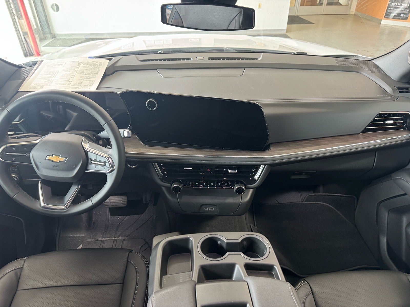 2025 Chevrolet Suburban LS