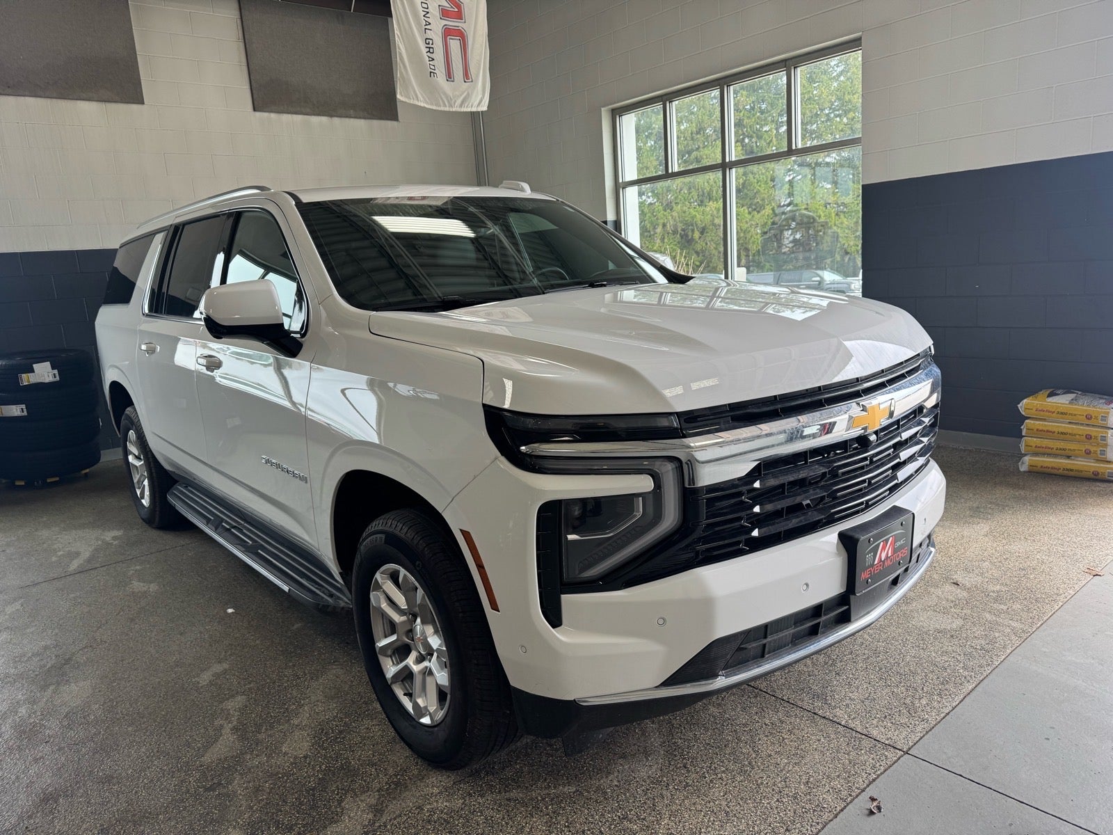 2025 Chevrolet Suburban LS