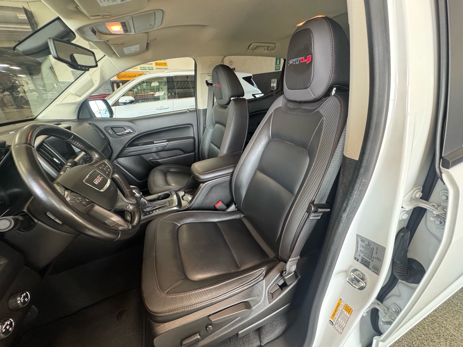 2022 GMC Canyon AT4 - Leather