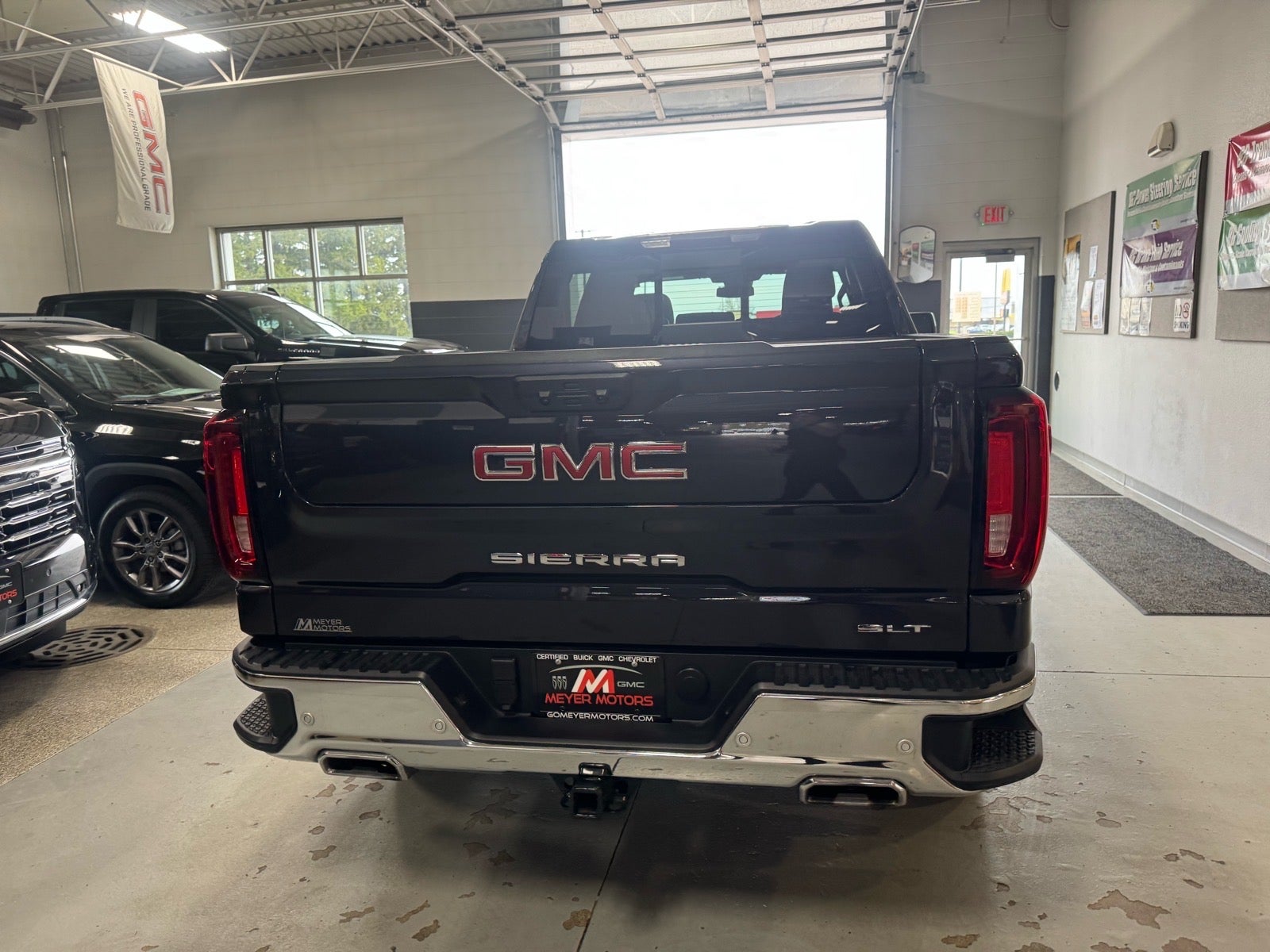 2025 GMC Sierra 1500 SLT