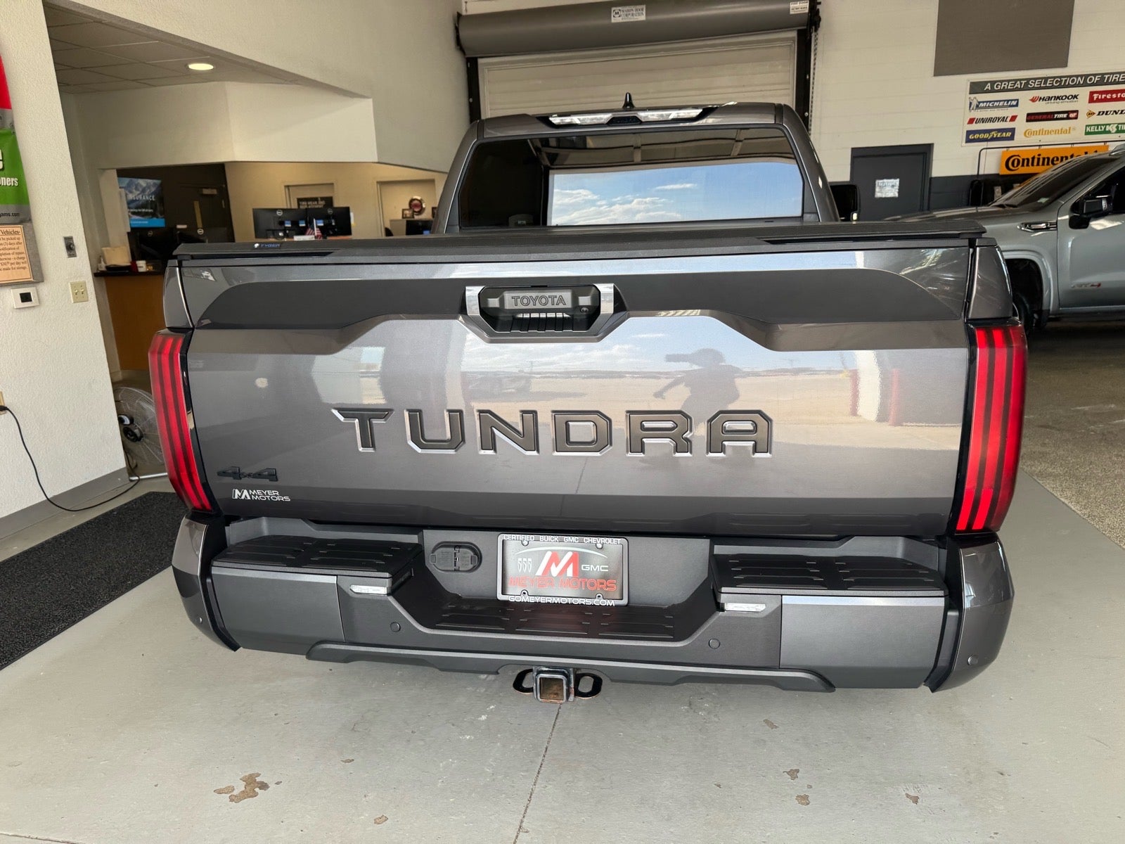 2022 Toyota Tundra 4WD SR5