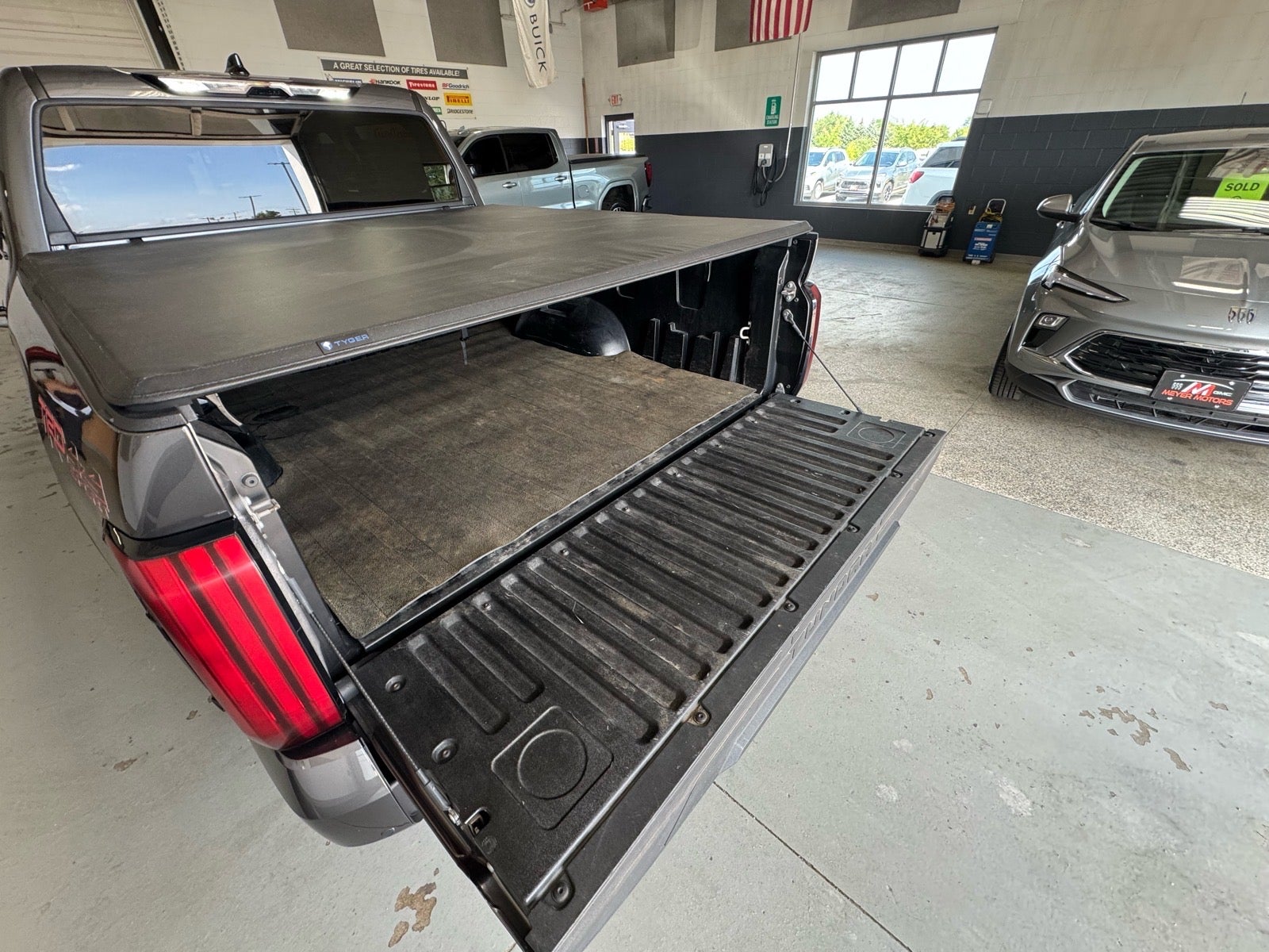 2022 Toyota Tundra 4WD SR5