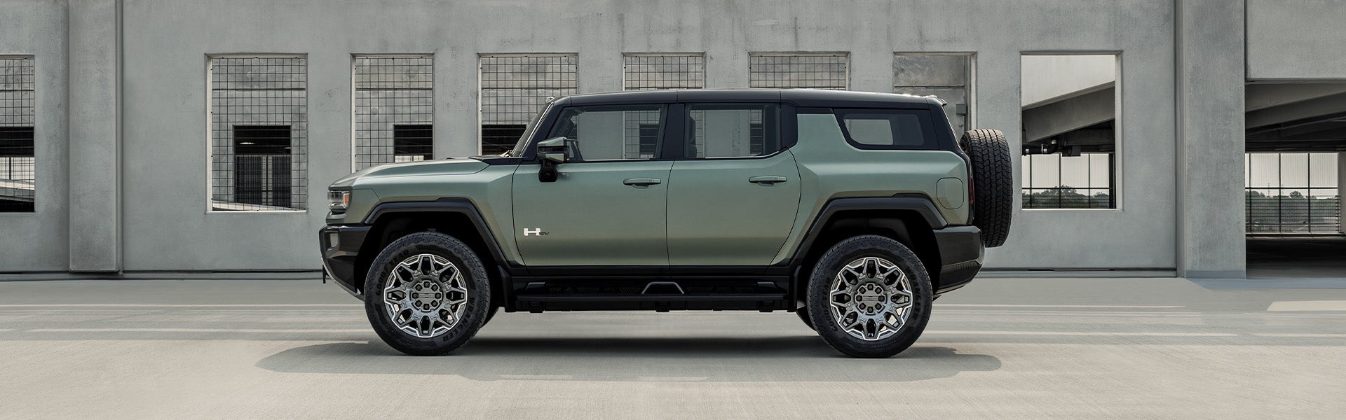 2025 GMC Hummer SUV Side View